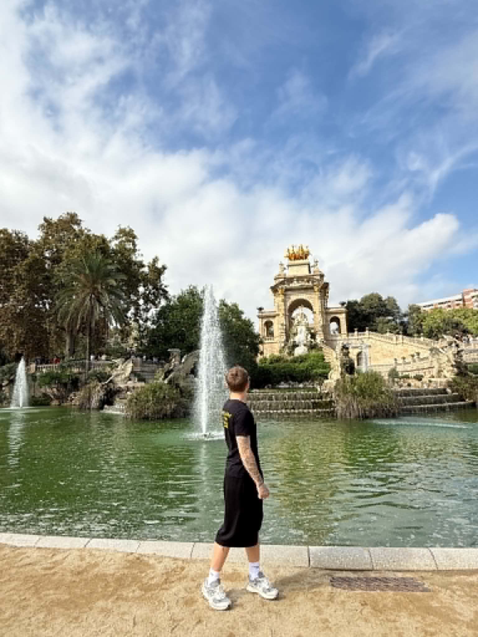 Adrian — Barcelona, fontanna i podróże